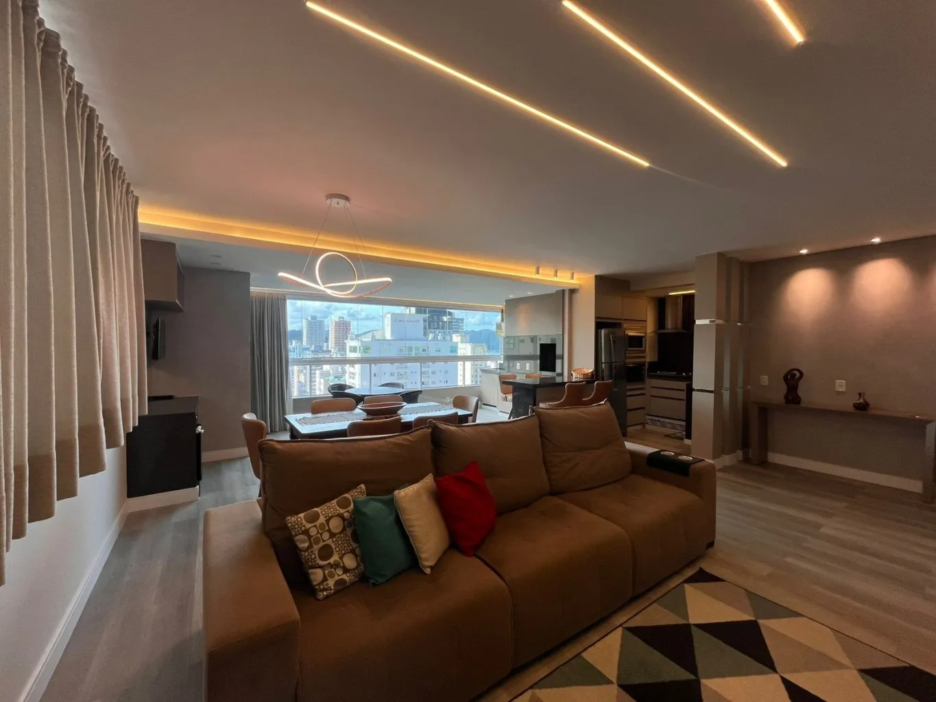 Apartamento alto padrão na Meia Praia à venda, um clássico bem resolvido! - foto 1