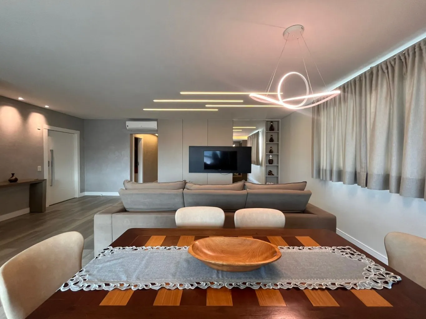 Apartamento alto padrão na Meia Praia à venda, um clássico bem resolvido! — foto 3