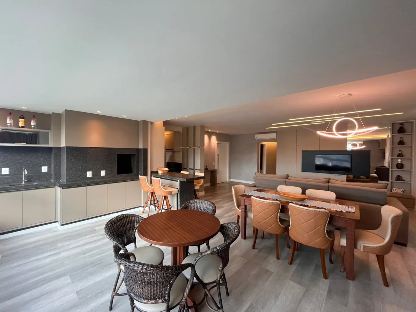 Apartamento alto padrão na Meia Praia à venda, um clássico bem resolvido! — foto 4