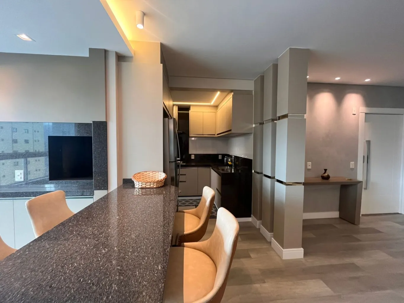 Apartamento alto padrão na Meia Praia à venda, um clássico bem resolvido! — foto 5