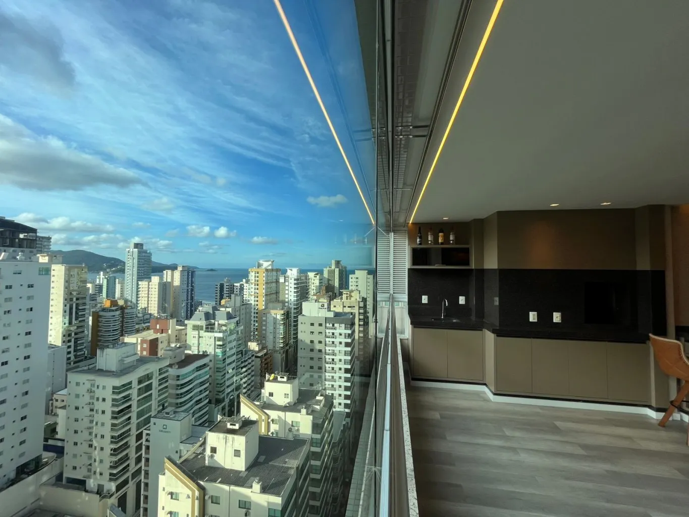 Apartamento alto padrão na Meia Praia à venda, um clássico bem resolvido! — foto 7