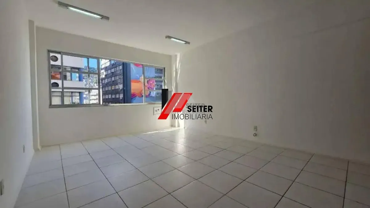Sala comercial à venda no Centro de Florianópolis - foto 1