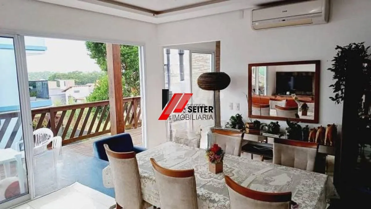 Casa com 4 dormitórios no Campeche - foto 1