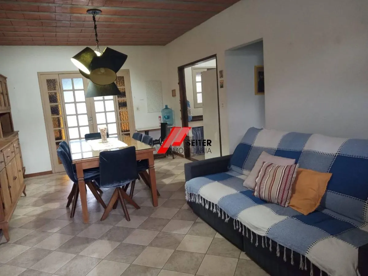 Casa à venda na Barra da Lagoa em Florianópolis. - foto 1