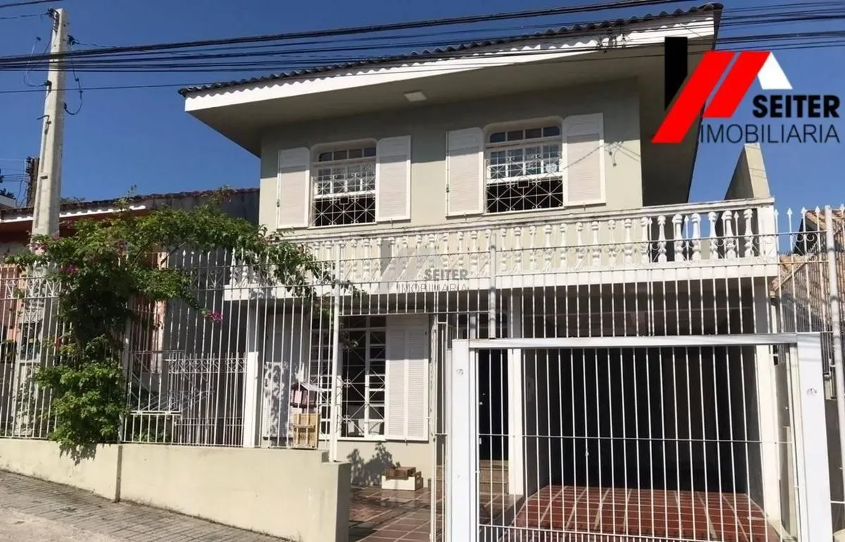 Casa a venda de 4 dormitórios no Centro de Florianópolis - foto 1