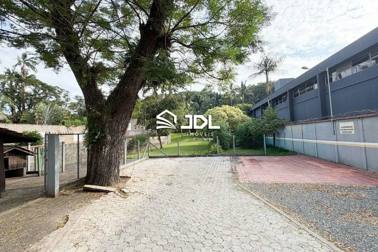 Investimento!! Terreno com excelente potencial com prédio ja pronto para rentabilidade com aluguel ou para empresa que precisa de amplo terreno! — foto 2