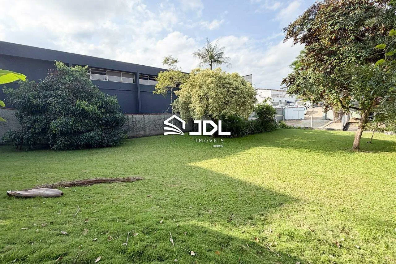 Investimento!! Terreno com excelente potencial com prédio ja pronto para rentabilidade com aluguel ou para empresa que precisa de amplo terreno! — foto 3
