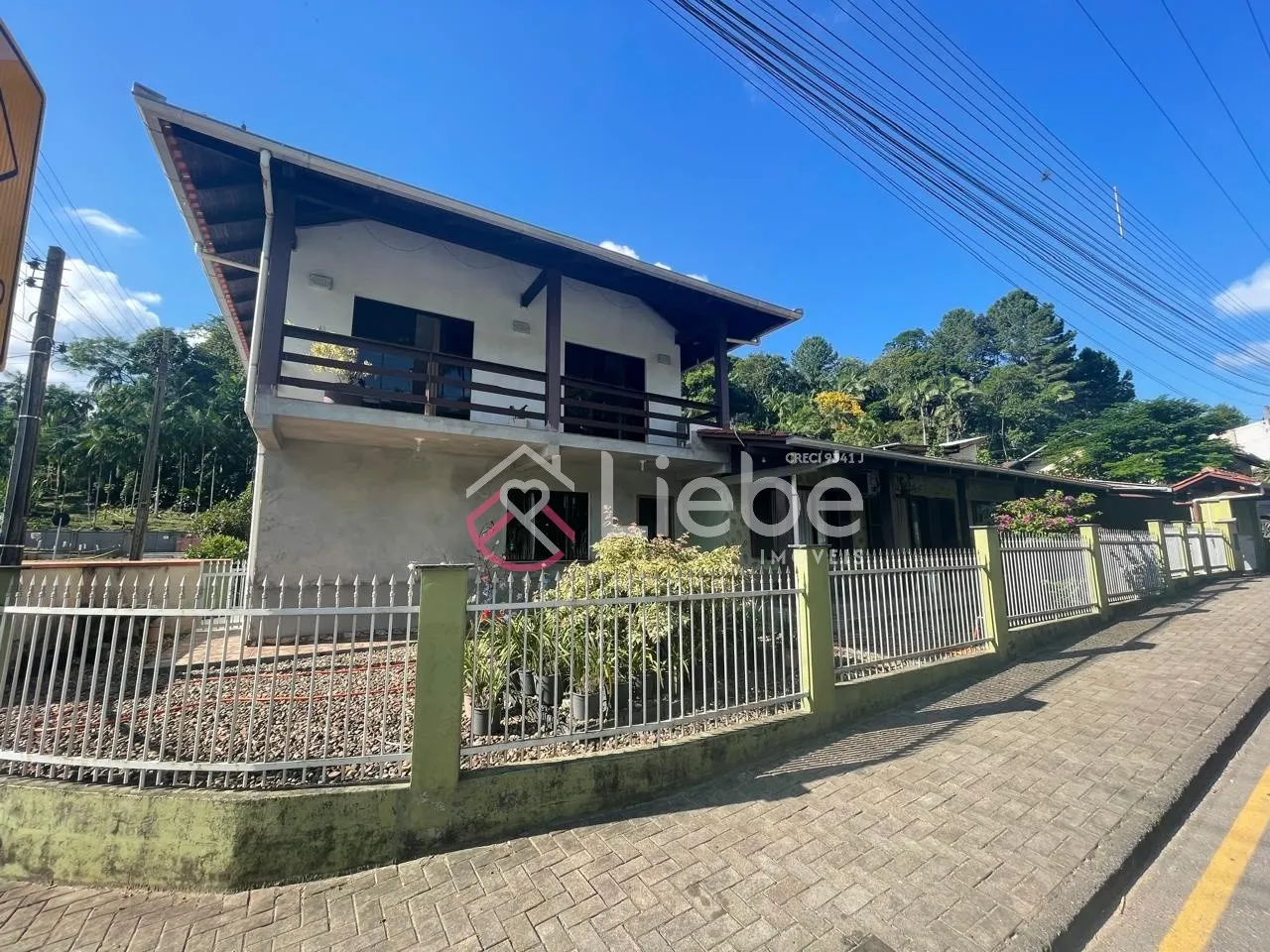 Oportunidade de imóvel com duas casas no bairro Centro com 250,00m de construção num terreno de esquina com 340,80m e frente de 24,00 metros. — foto 3