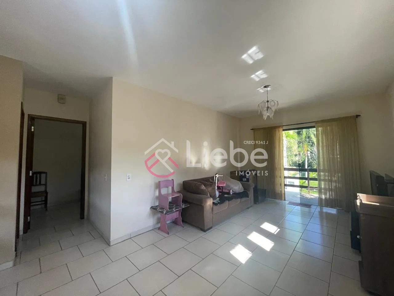 Oportunidade de imóvel com duas casas no bairro Centro com 250,00m de construção num terreno de esquina com 340,80m e frente de 24,00 metros. — foto 5