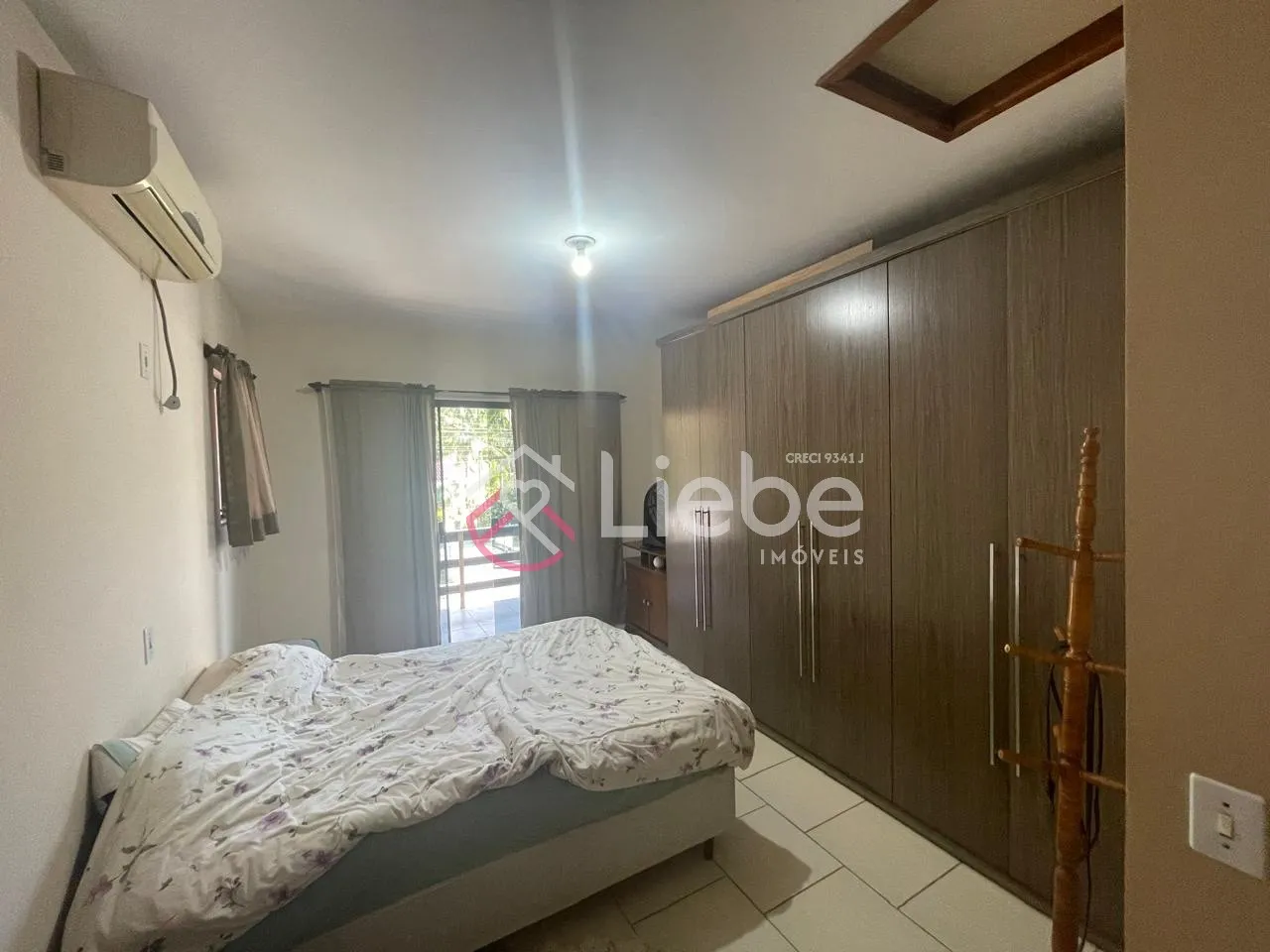 Oportunidade de imóvel com duas casas no bairro Centro com 250,00m de construção num terreno de esquina com 340,80m e frente de 24,00 metros. — foto 6