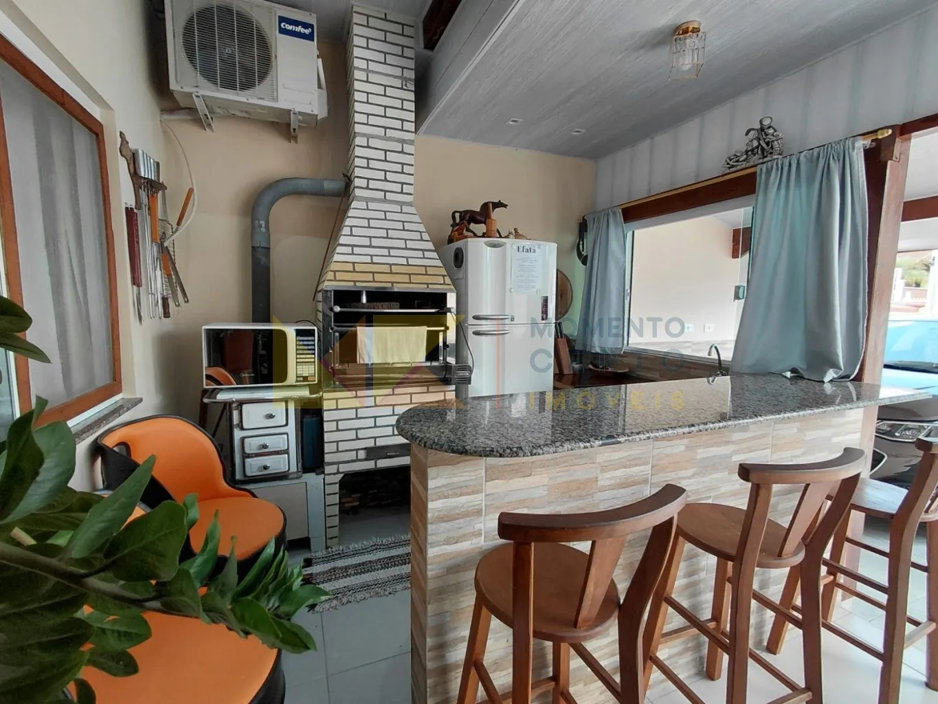 Casa a venda com 2 dormitórios, 3 vagas e área com fogão a lenha! — foto 2