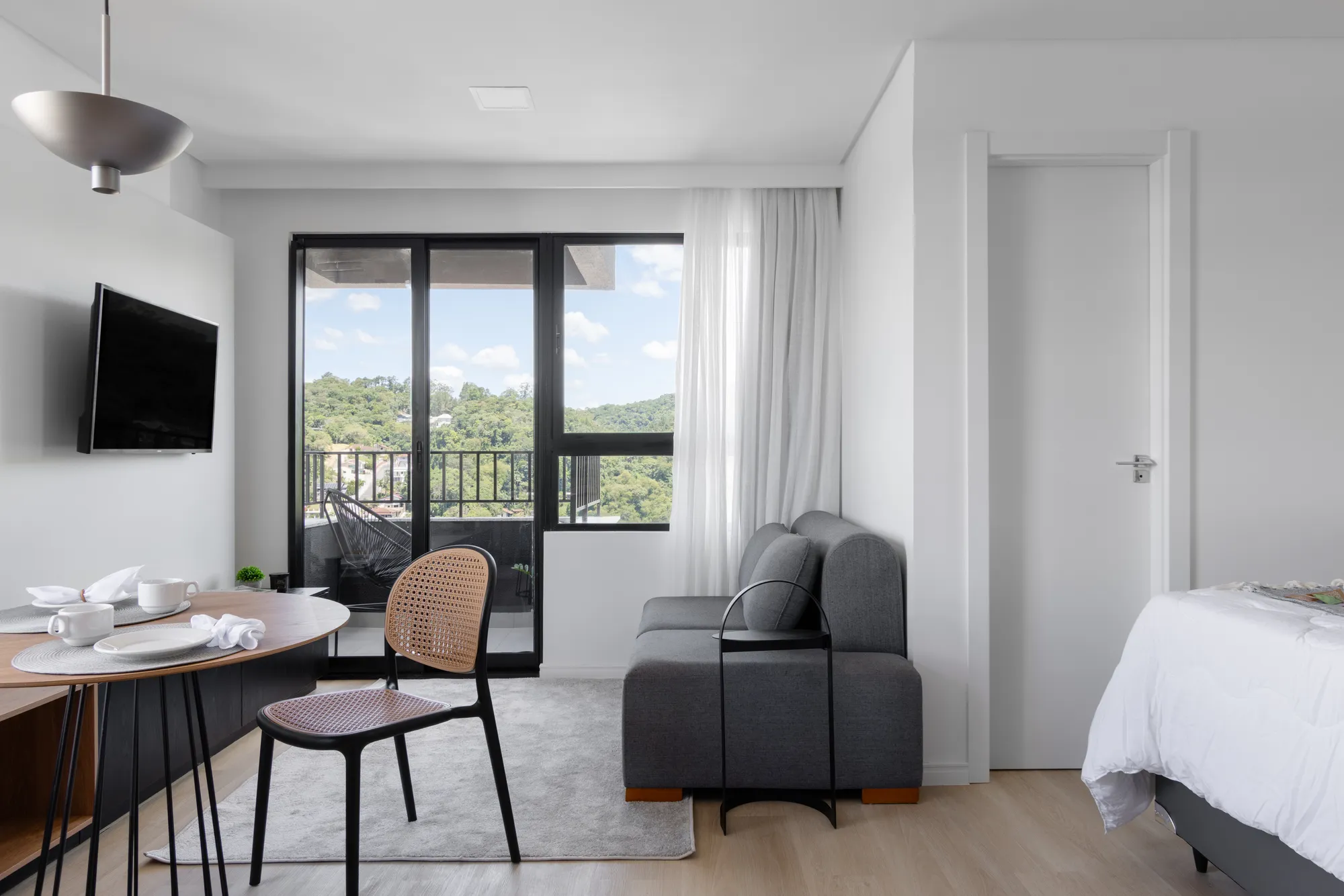 Loft próximo a Vila Germânica com sacada, mobiliado, equipado e com vaga. — foto 3