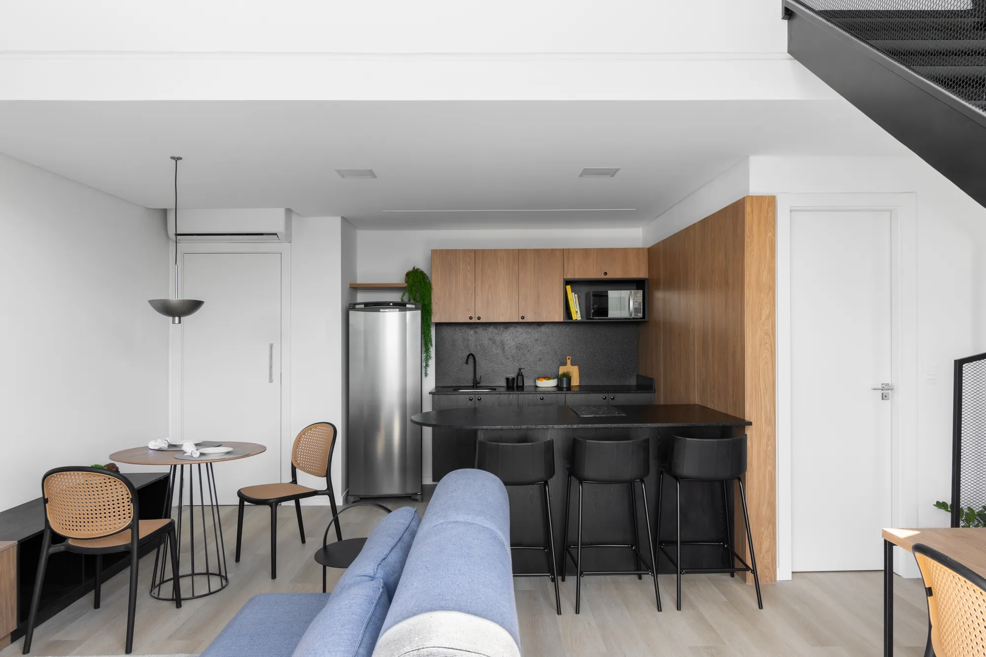 Duplex próximo a Vila Germânica com sacada, mobiliado, equipado e com vaga. — foto 2