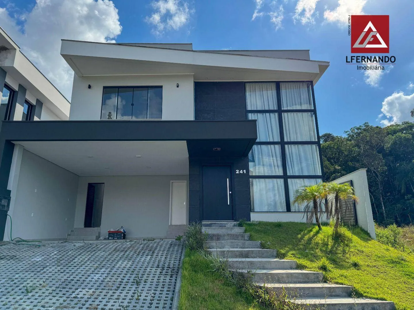 Casa de alto padrão com 4 dormitórios, sendo 3 suítes à venda, 305 m por R$ 2.200.000 - Ponta Aguda - Blumenau/SC — foto 2