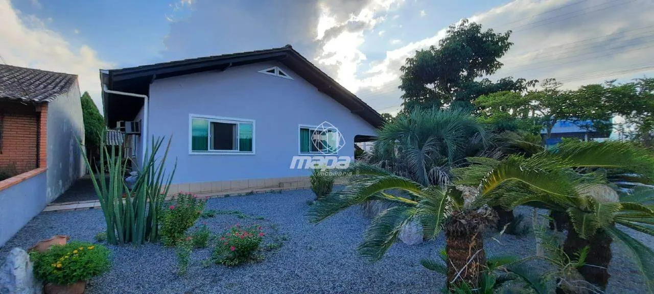 Casa com 3 dormitório em um amplo terreno no Bairro das Nações - foto 1