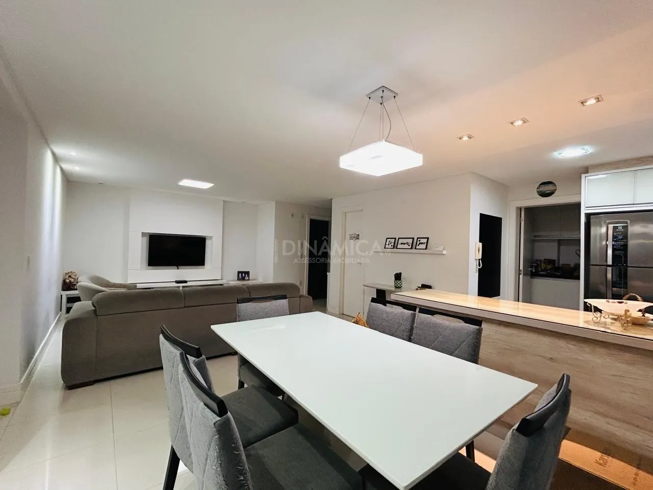 Apartamento 3 dormitórios, último andar de frente bairro Victor Konder em Blumenau. — foto 3