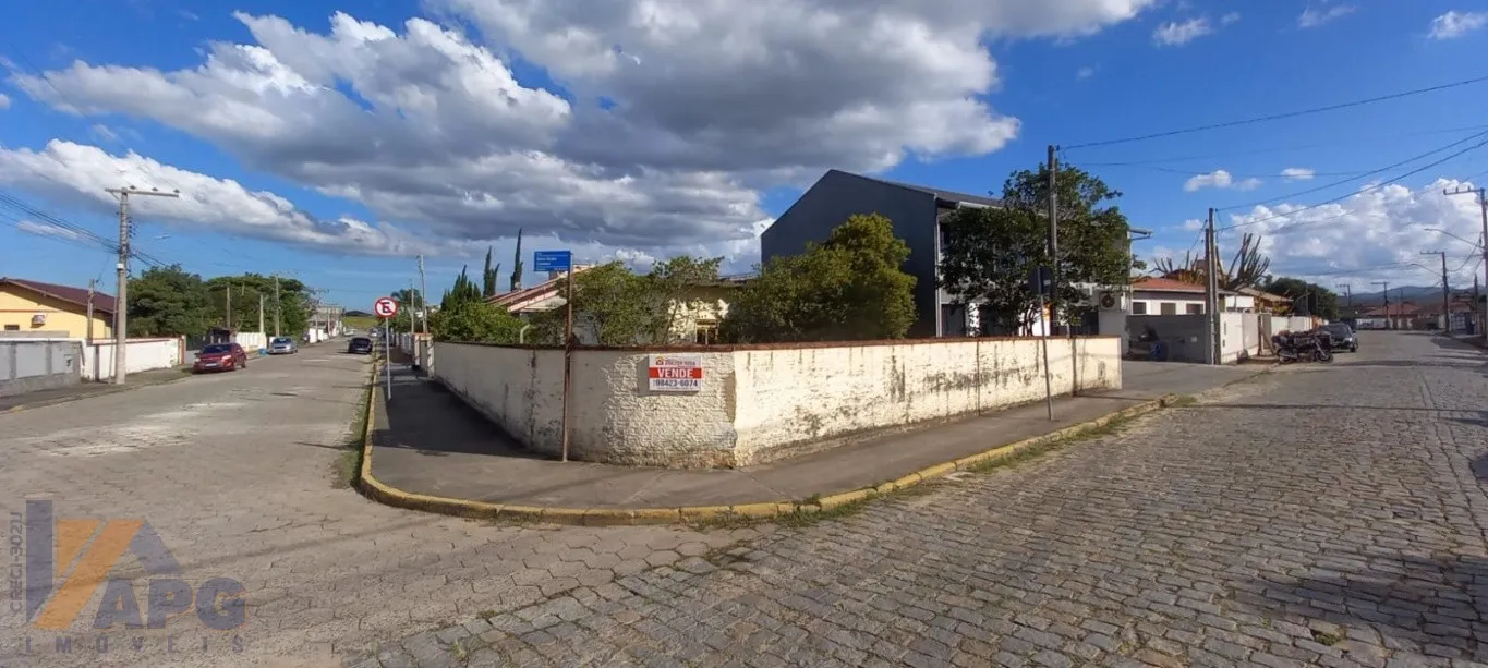 Casa em terreno de esquina na Estrada Geral das Águas Negras. - foto 1