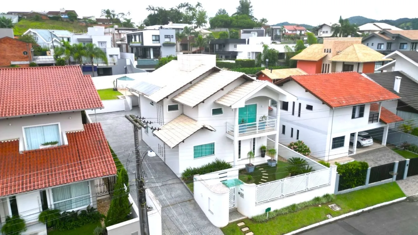 Casa de Alto Padrão em Condomínio - Sofisticação, Segurança e Qualidade de Vida — foto 2