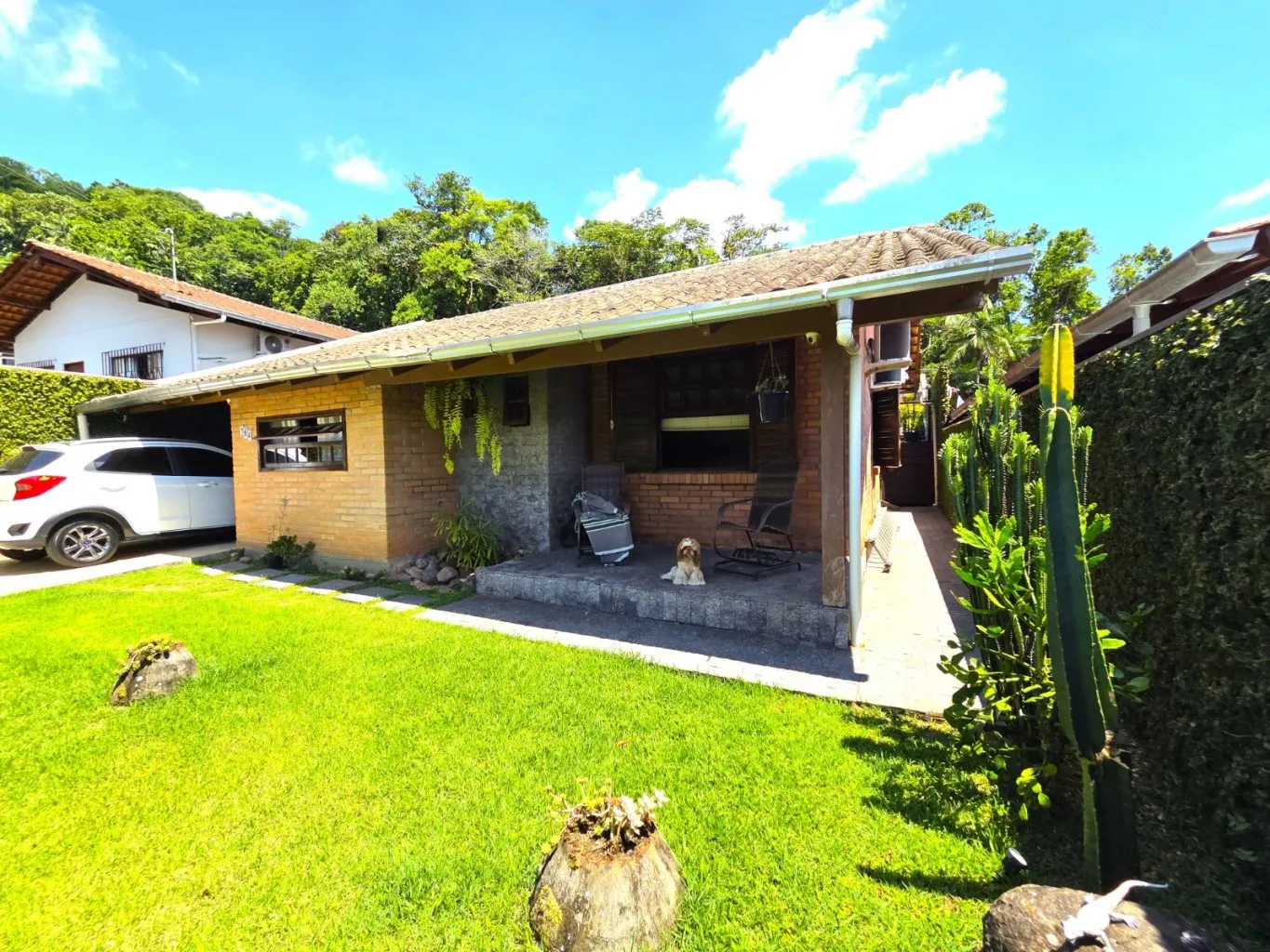 Casa com Piscina no Bairro Água Verde - Conforto, Lazer e Sustentabilidade - foto 1