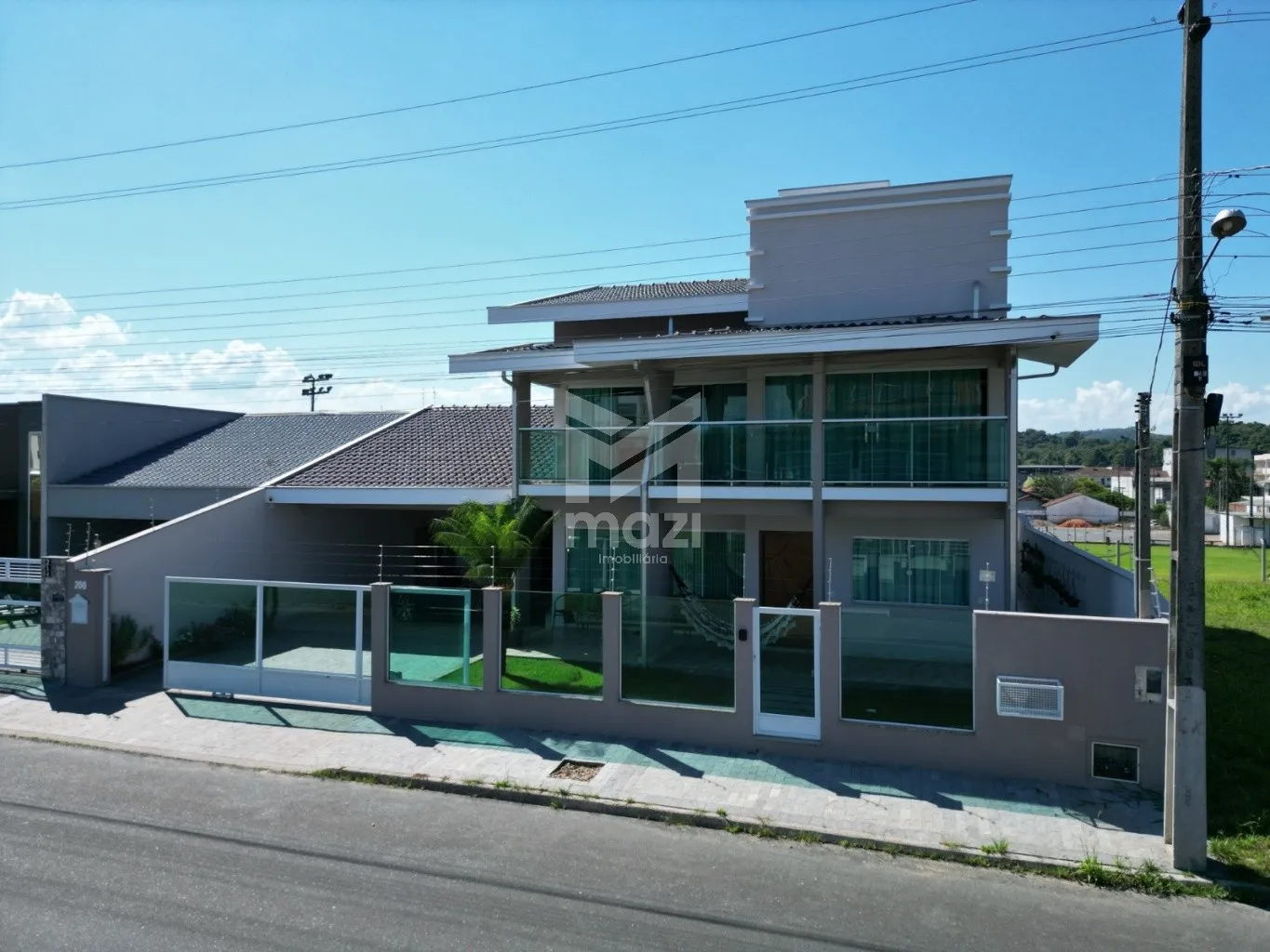 Casa de Alto Padrão com Área de Lazer Completa e Acabamentos Sofisticados - foto 1