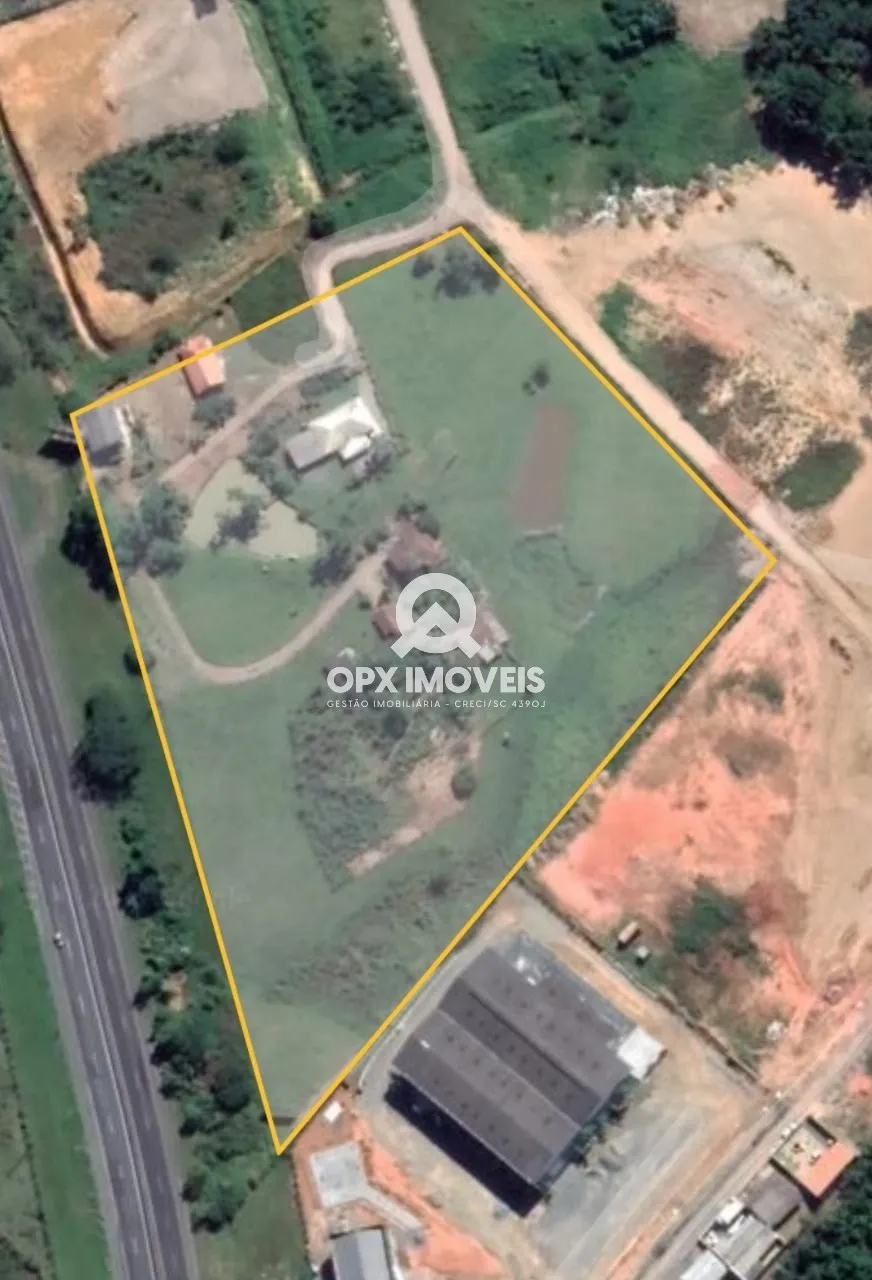 Área estratégica à venda na BR-101 em Balneário Piçarras com 15.000 metro quadrados, frente BR 101 - foto 1