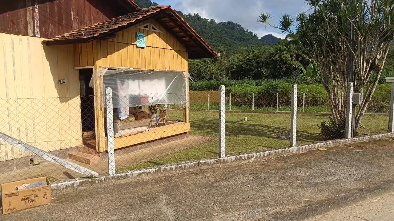 Casa mista localizada no bairro Testo Rega, na cidade de Pomerode. — foto 3
