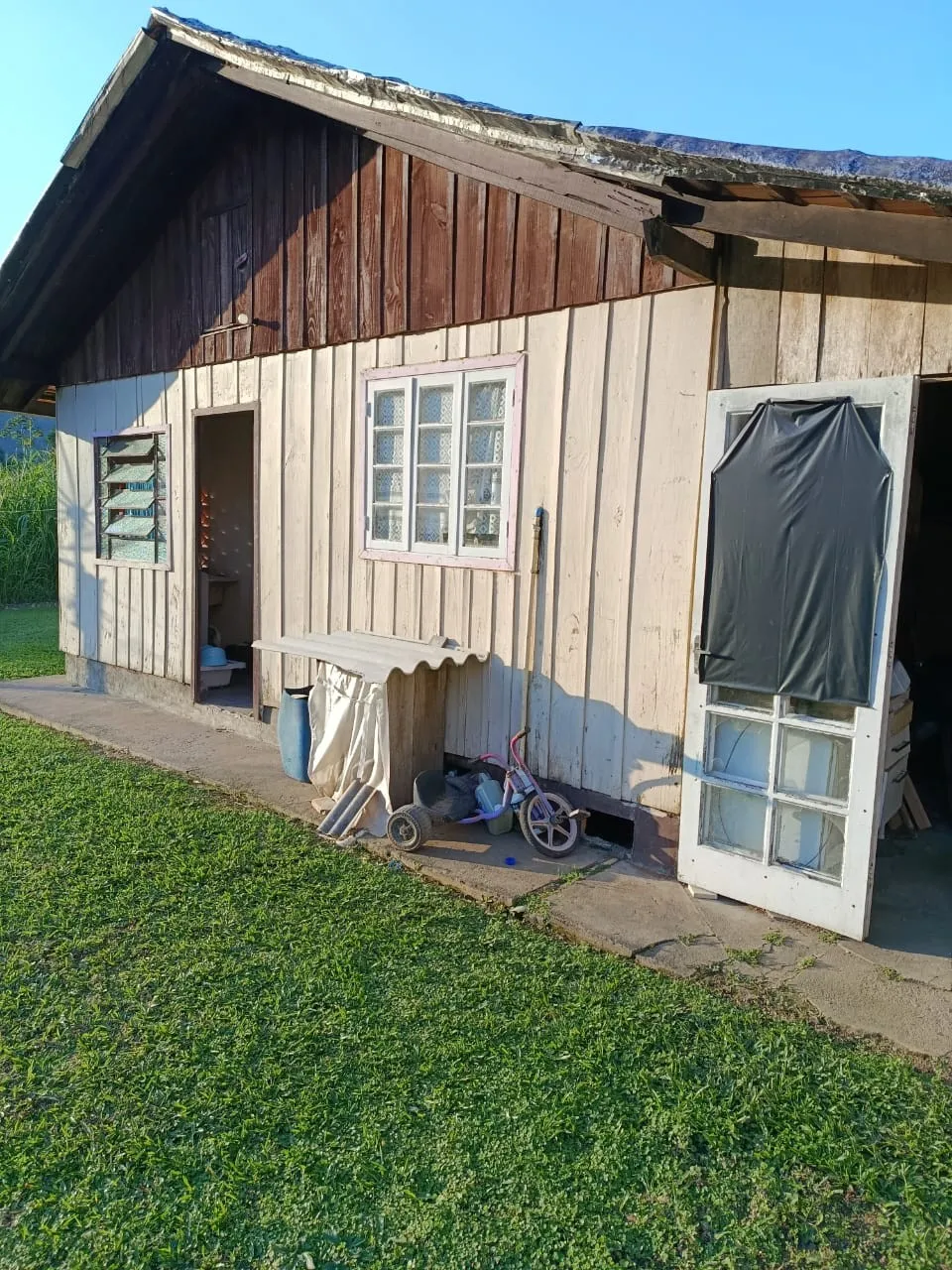 Casa mista localizada no bairro Testo Rega, na cidade de Pomerode. — foto 6