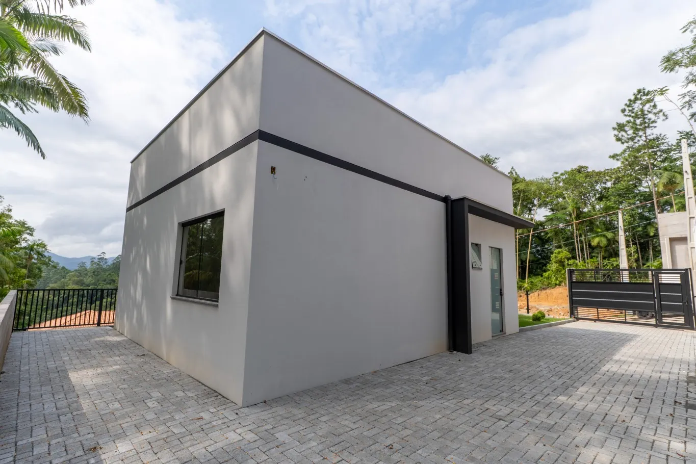 Casa localizada a poucos minutos do centro, com ótimo padrão de acabamento. — foto 5