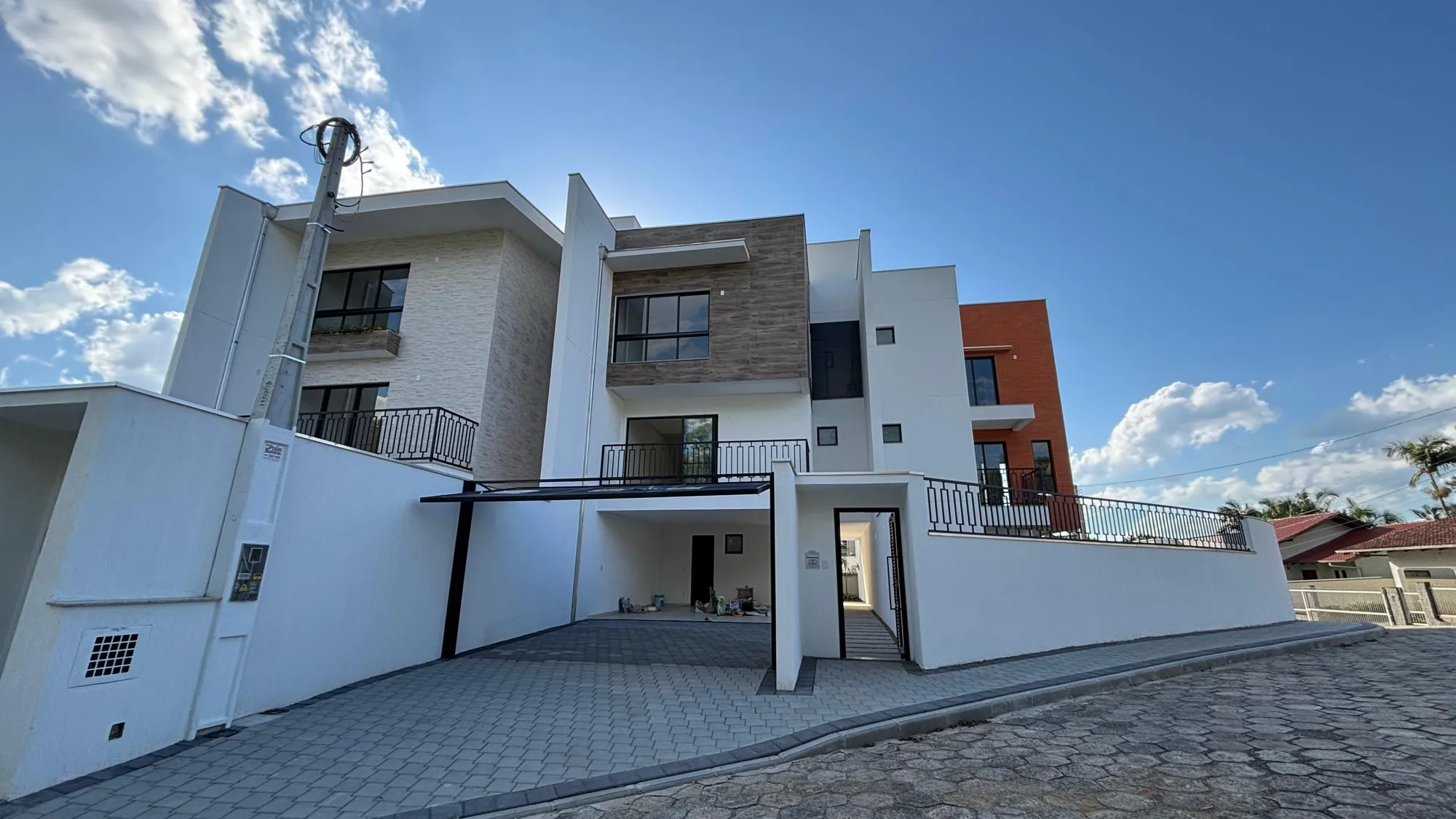 Elegante e moderno  Tríplex de alto padrão com 3 suítes, 4 vagas e piscina privativa - foto 1