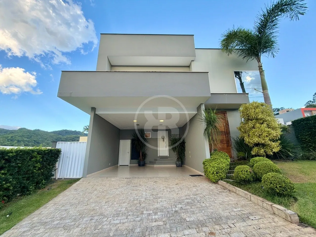 Casa de Luxo com 3 Suítes, Piscina e Energia Solar no Golden Park - Alto Padrão em Blumenau - foto 1