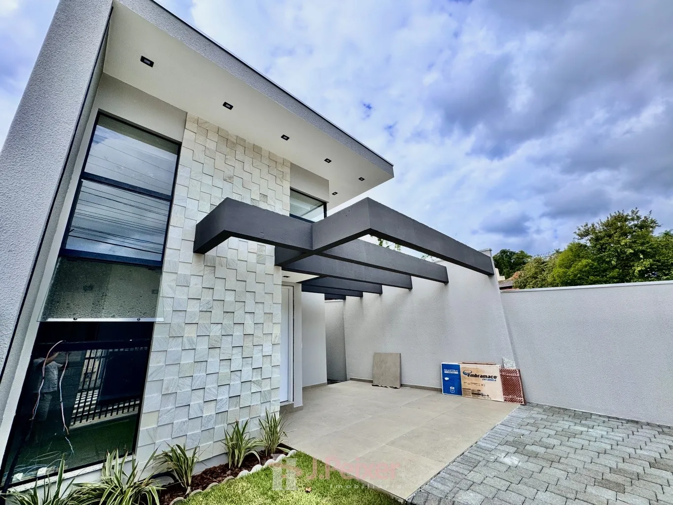 Casa térrea moderna, 2 quartos, sendo 1 suíte, 2 vagas de garagem, no Bairro Passo Manso em Blumenau-SC — foto 2