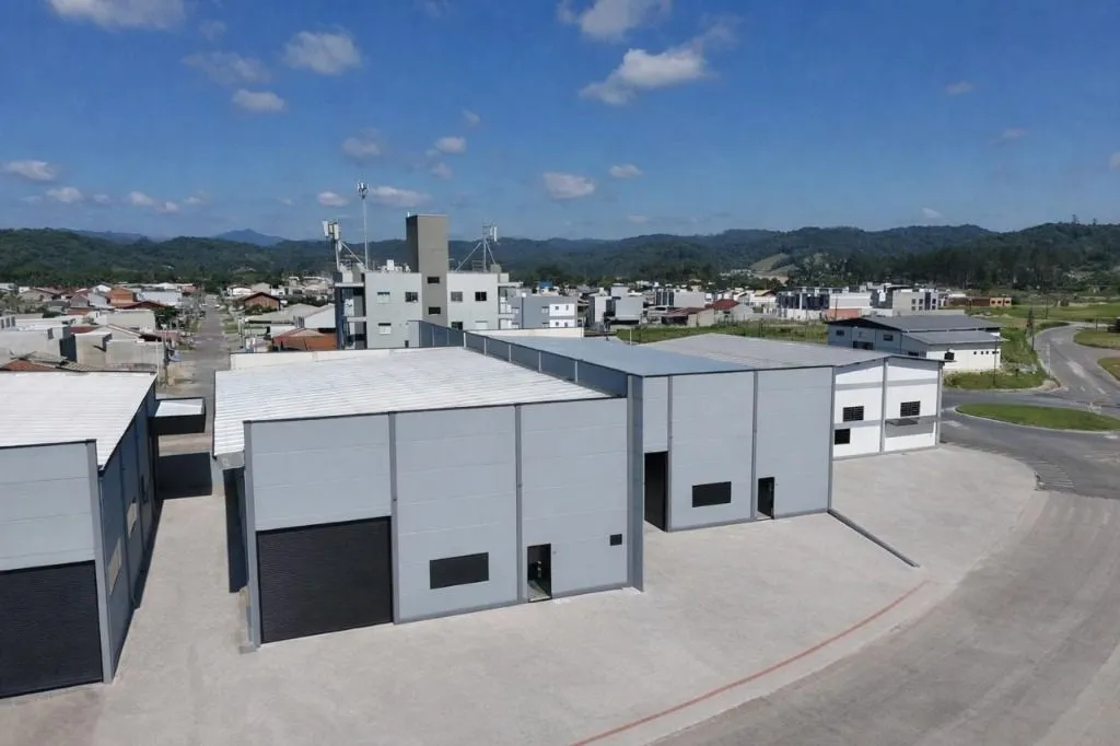 GALPÃO NOVO comercial no Bairro Figueiras em Gaspar com 455,90m2. Excelente oportunidade para quem busca um local para instalar seu negócio. - foto 1