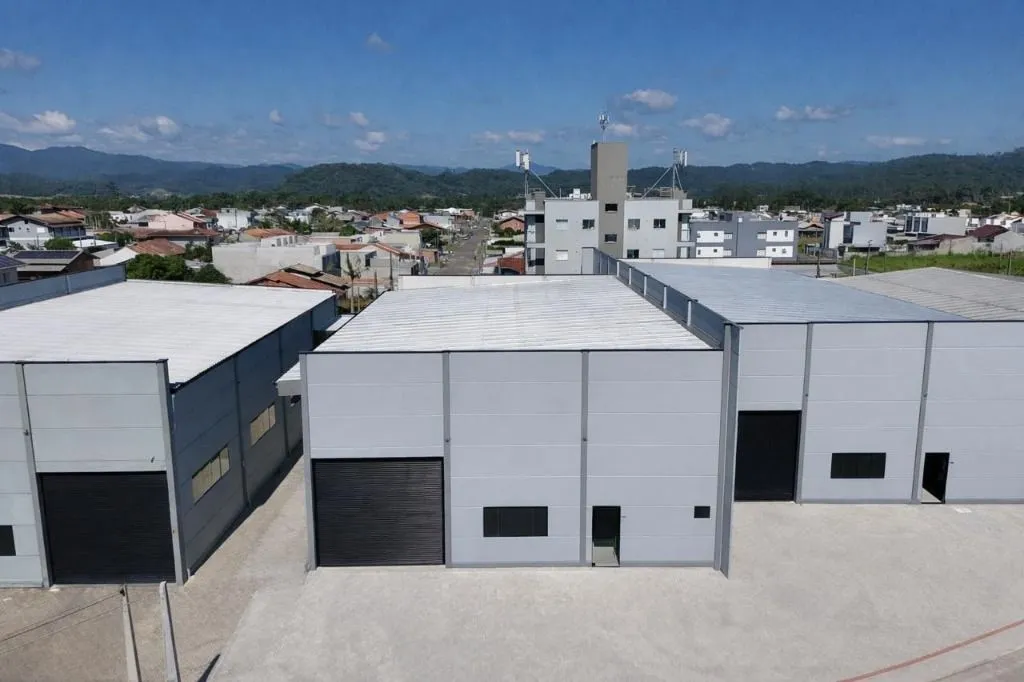 GALPÃO NOVO comercial no Bairro Figueiras em Gaspar com 455,90m2. Excelente oportunidade para quem busca um local para instalar seu negócio. — foto 2