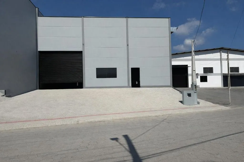 GALPÃO NOVO comercial no Bairro Figueiras em Gaspar com 603,90m2. Excelente oportunidade para quem busca um local para instalar seu negócio. — foto 4