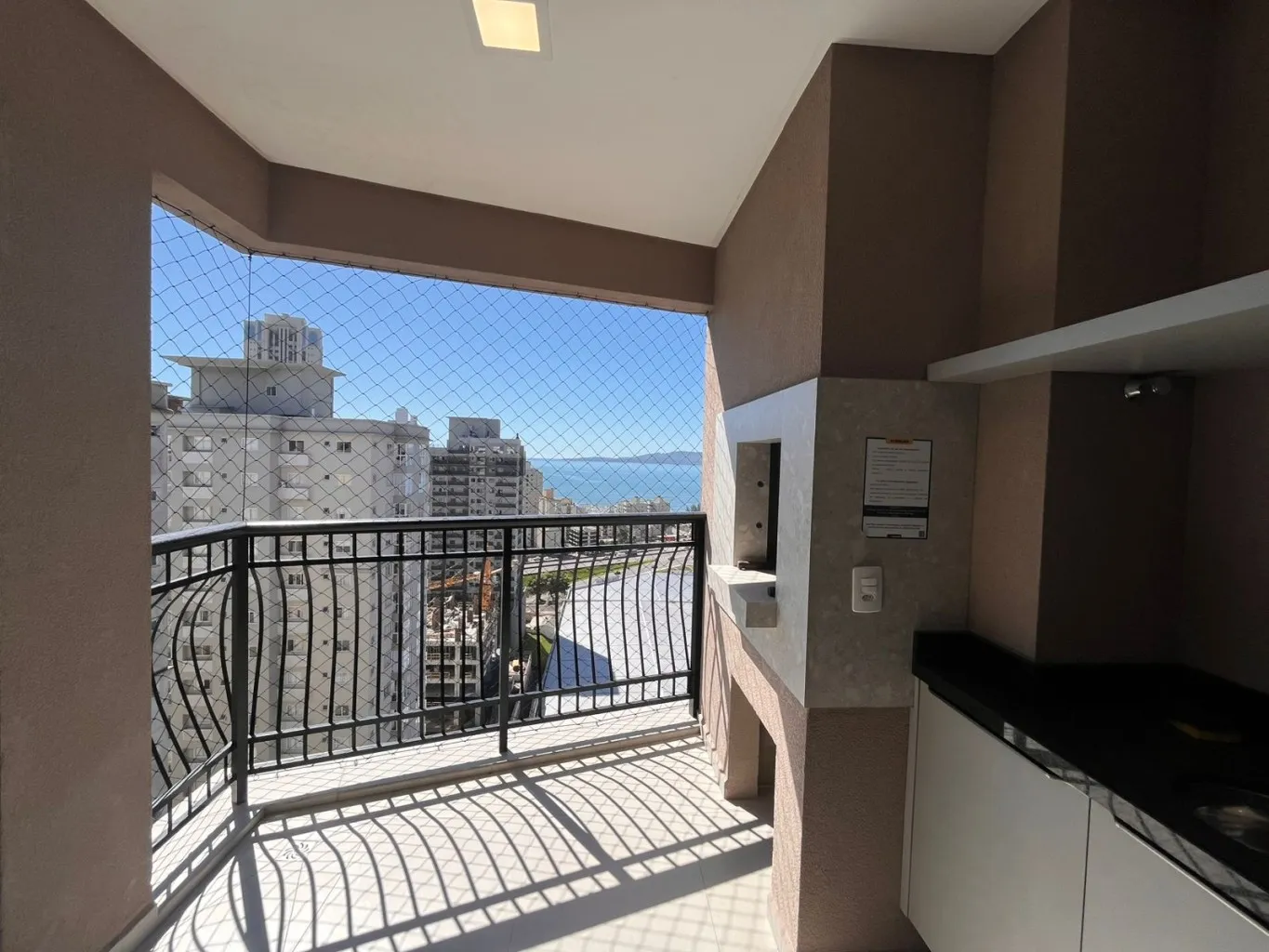 Apartamento para venda ou aluguel no Tabuleiro dos Oliveiras, vista para o mar, mobiliado e pronto para morar. — foto 3