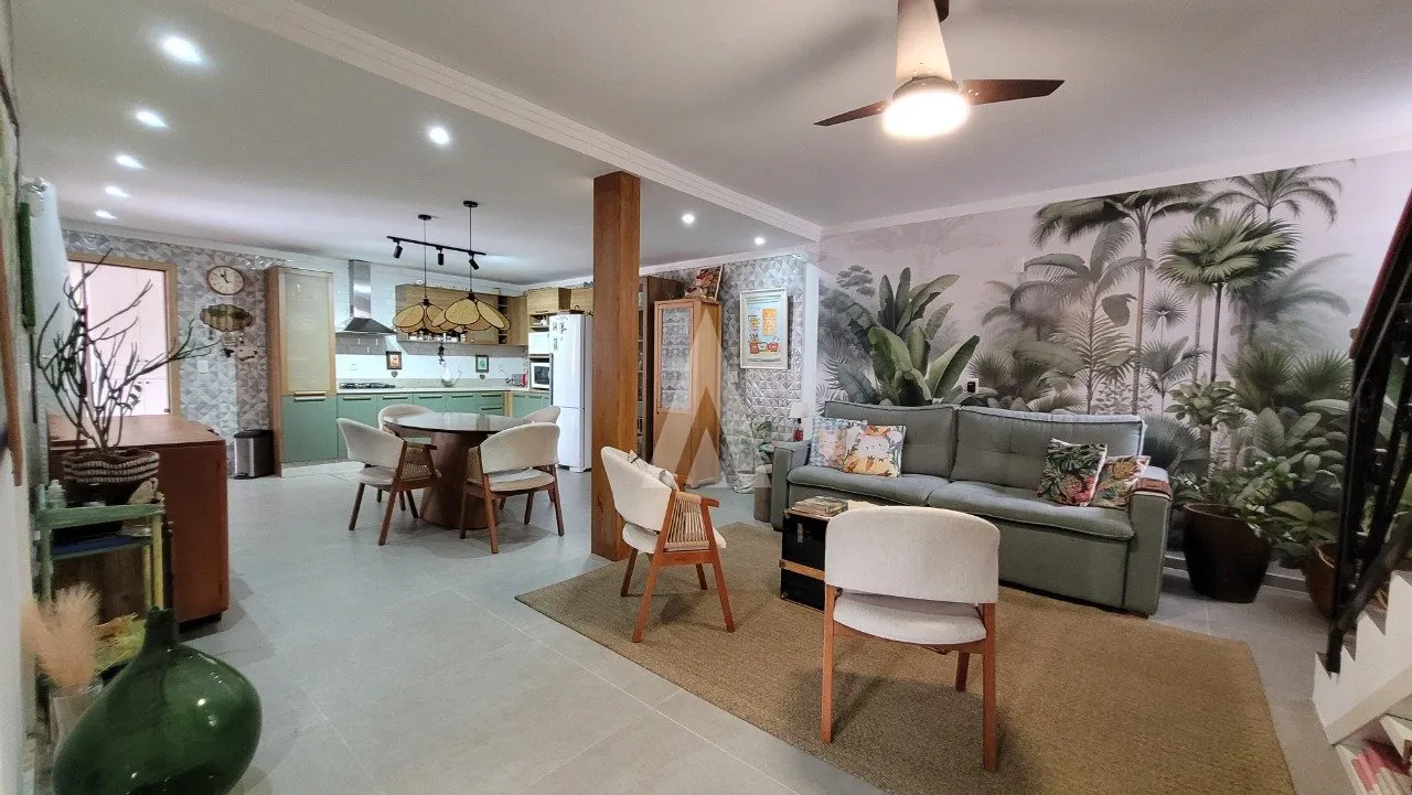 Sobrado com 2 suítes e 2 quartos à venda no bairro Costa e Silva em Joinville-SC por R$999.000,00. - foto 1