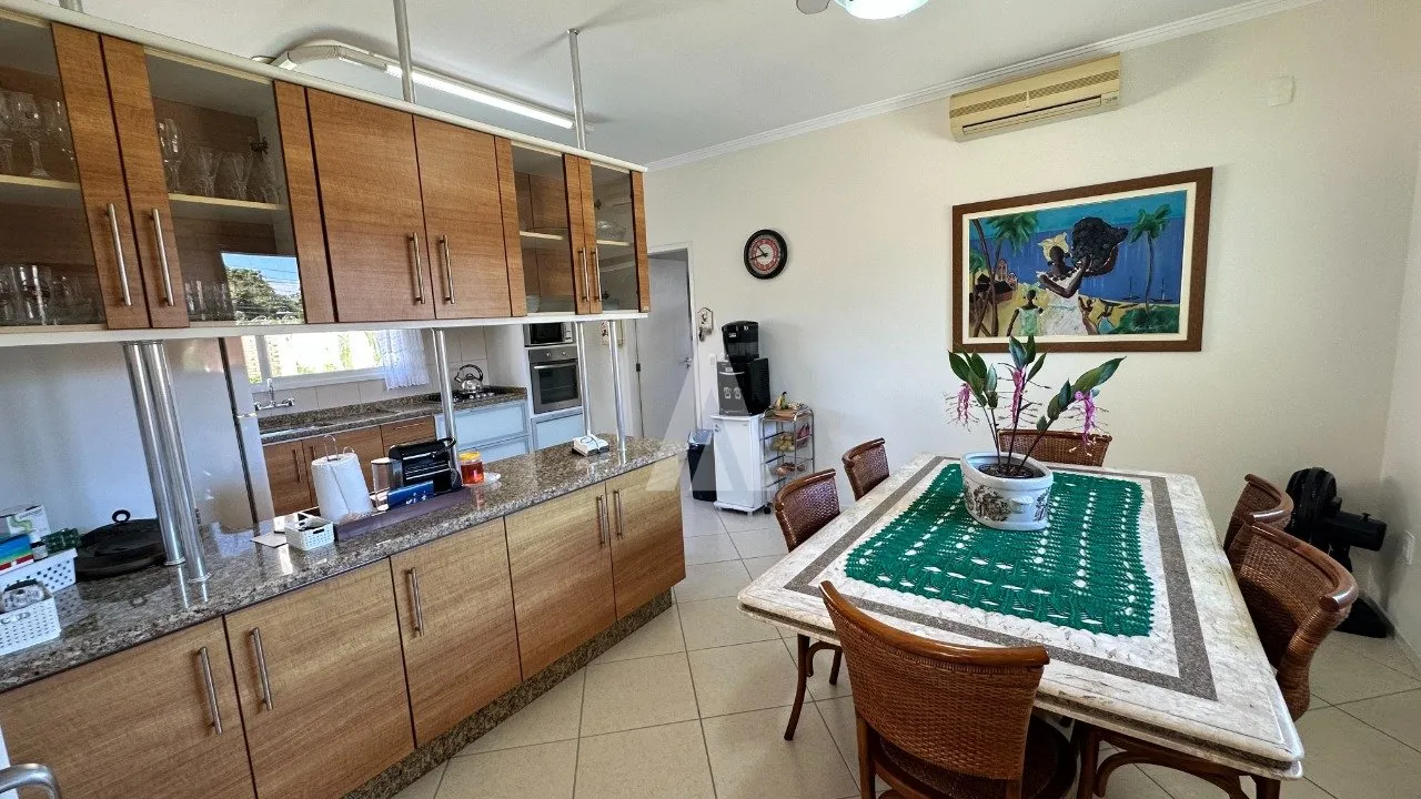 Casa em condomínio fechado com 1 suíte e 4 quartos à venda no bairro América em Joinville-SC por R$2.550.000,00. — foto 4