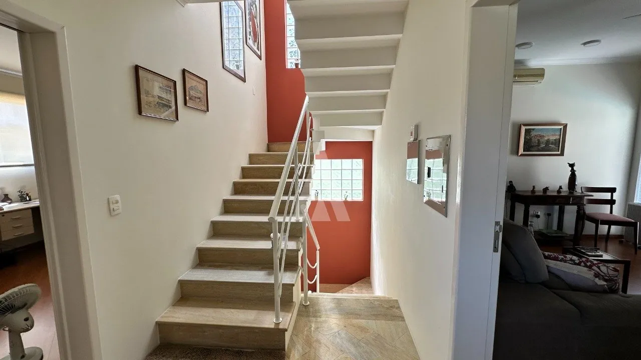 Casa em condomínio fechado com 1 suíte e 4 quartos à venda no bairro América em Joinville-SC por R$2.550.000,00. — foto 5