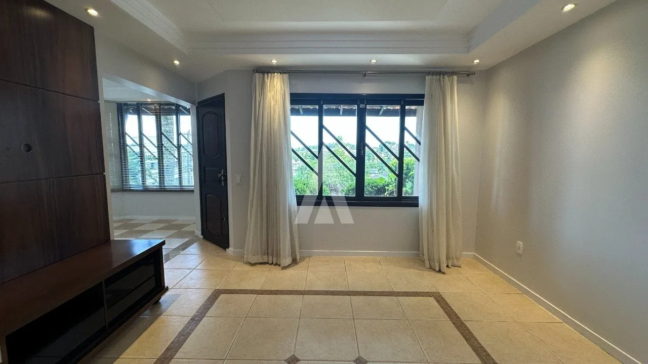 Sobrado com 1 suíte e 3 dormitórios à venda no bairro São Marcos, em Joinville - SC, por R$ 1.340.000,00. — foto 2