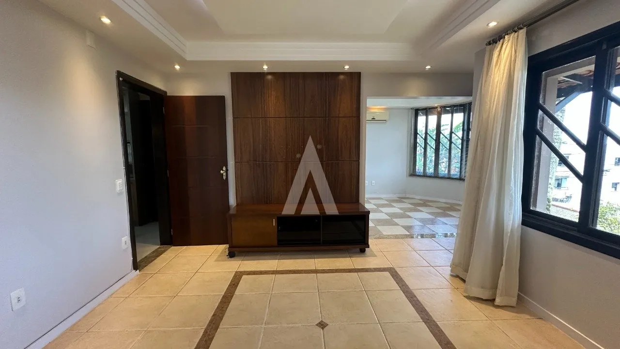 Sobrado com 1 suíte e 3 dormitórios à venda no bairro São Marcos, em Joinville - SC, por R$ 1.340.000,00. — foto 3