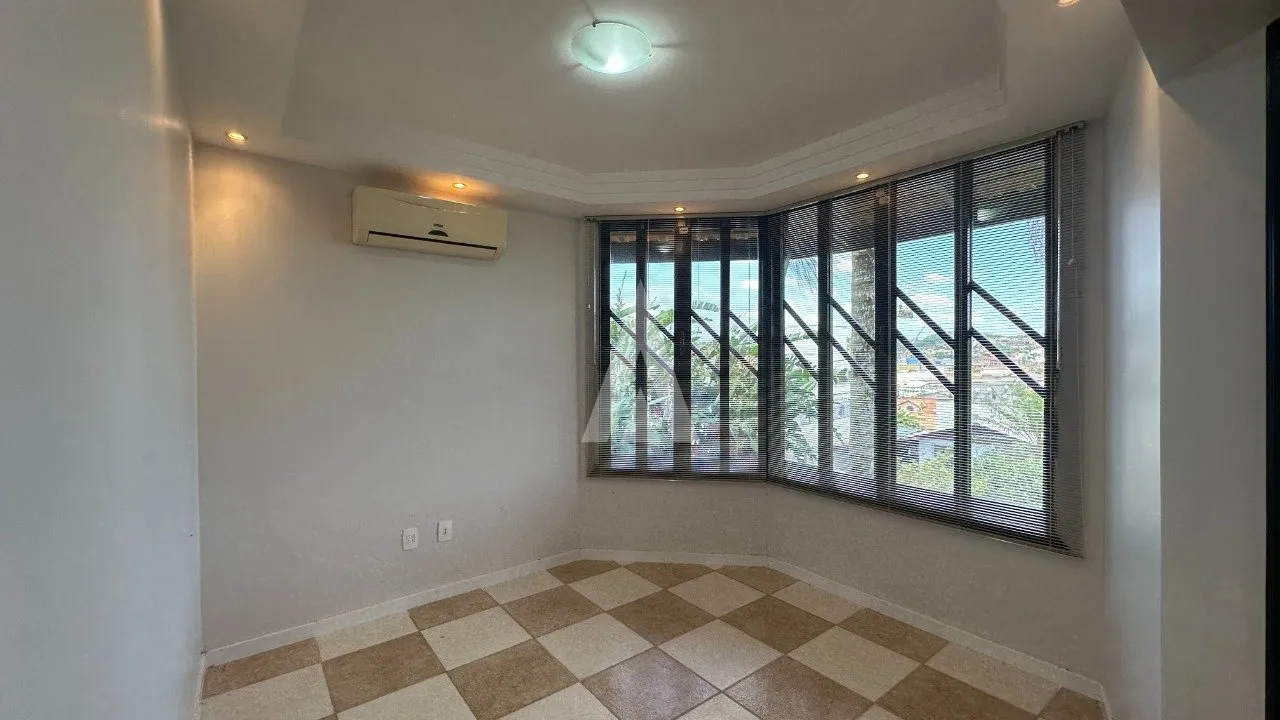 Sobrado com 1 suíte e 3 dormitórios à venda no bairro São Marcos, em Joinville - SC, por R$ 1.340.000,00. — foto 4