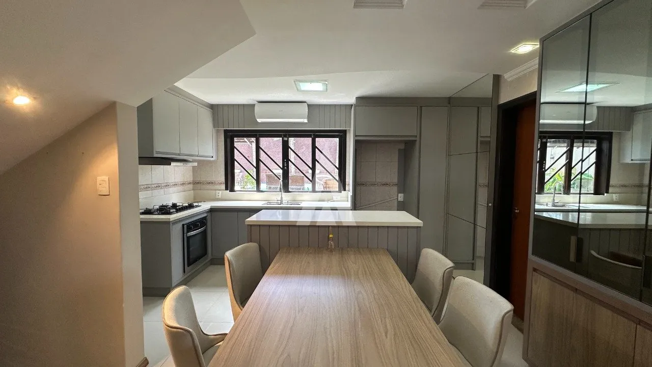 Sobrado com 1 suíte e 3 dormitórios à venda no bairro São Marcos, em Joinville - SC, por R$ 1.340.000,00. — foto 5