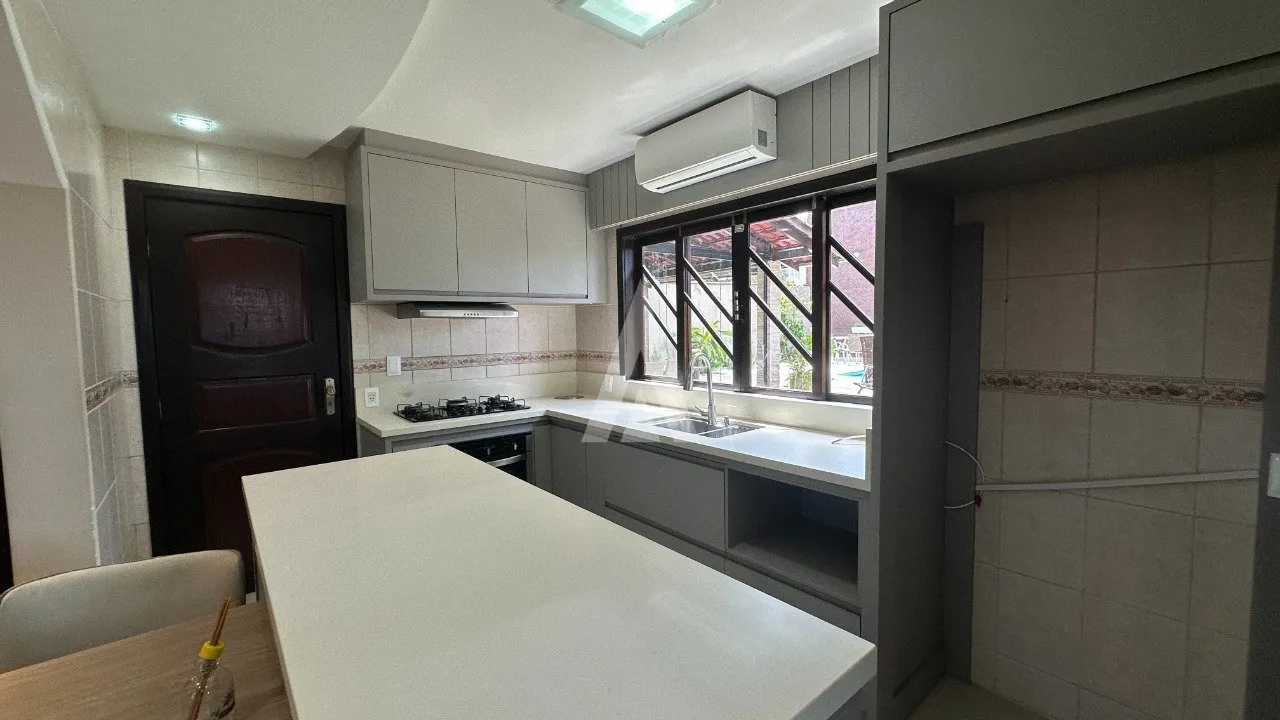 Sobrado com 1 suíte e 3 dormitórios à venda no bairro São Marcos, em Joinville - SC, por R$ 1.340.000,00. — foto 7