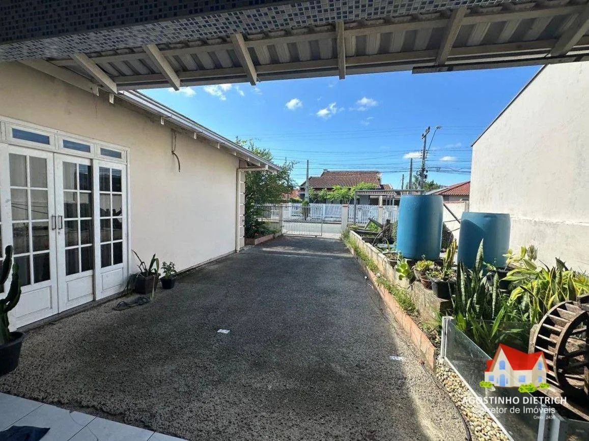 Residencia em Alvenaria C/Aprox.135,00 m2 C/fogao a Lenha e Churrasq. e Lago + Terreno C/341,00 m2 No Bairro Aventureiro! — foto 5