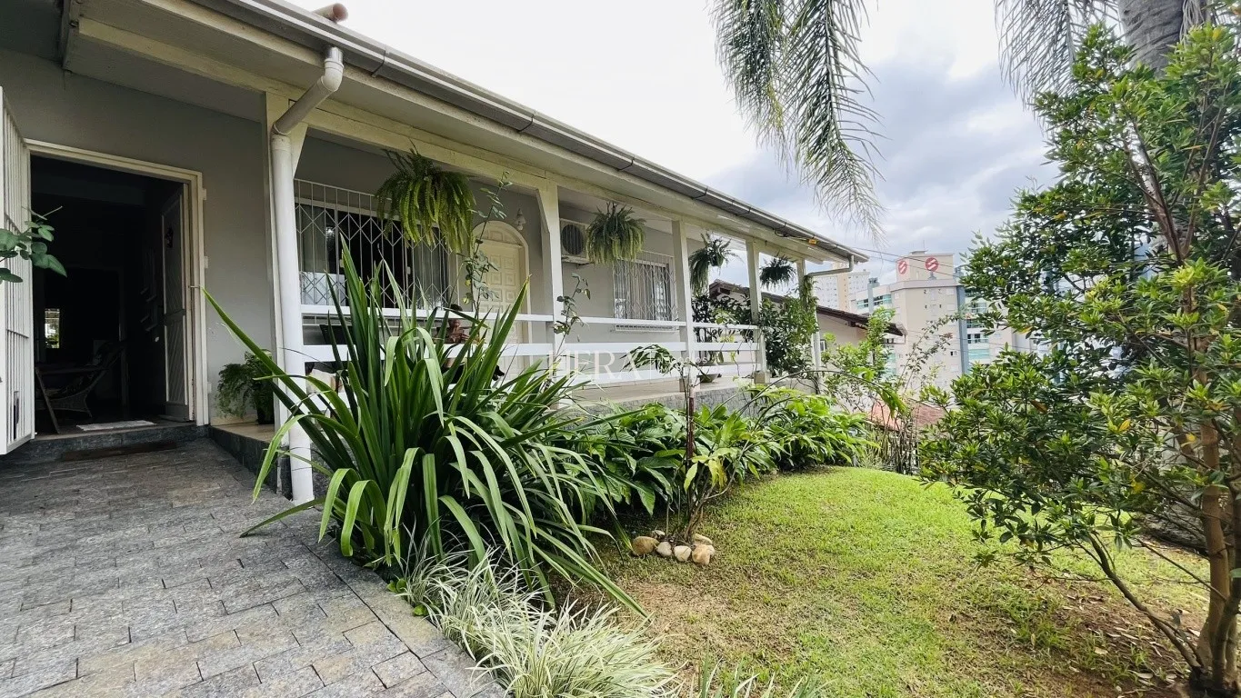 Casa semimobiliado 03 dormitórios sendo 02 suítes no bairro Escola Agrícola em Blumenau! - foto 1