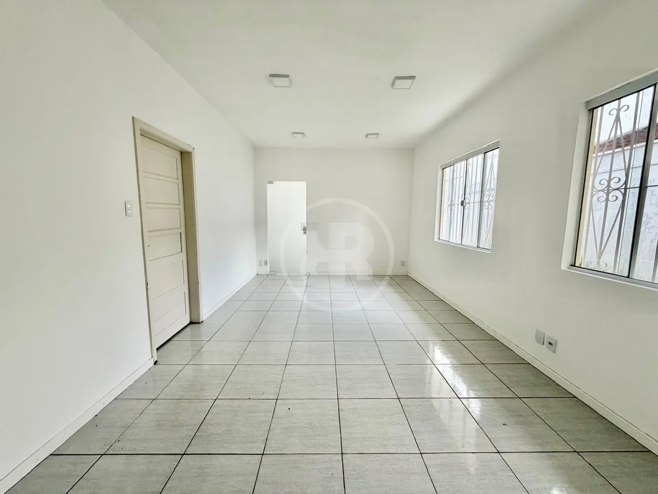 Casa Comercial com 165m no Centro de Blumenau com Vitrine, Estacionamento e Churrasqueira para Alugar — foto 3