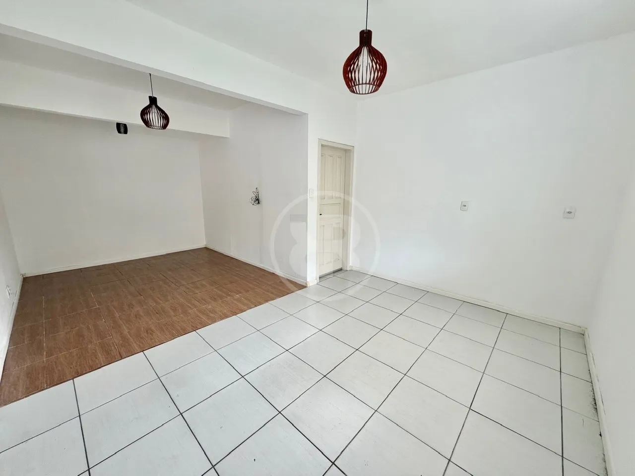 Casa Comercial com 165m no Centro de Blumenau com Vitrine, Estacionamento e Churrasqueira para Alugar — foto 5