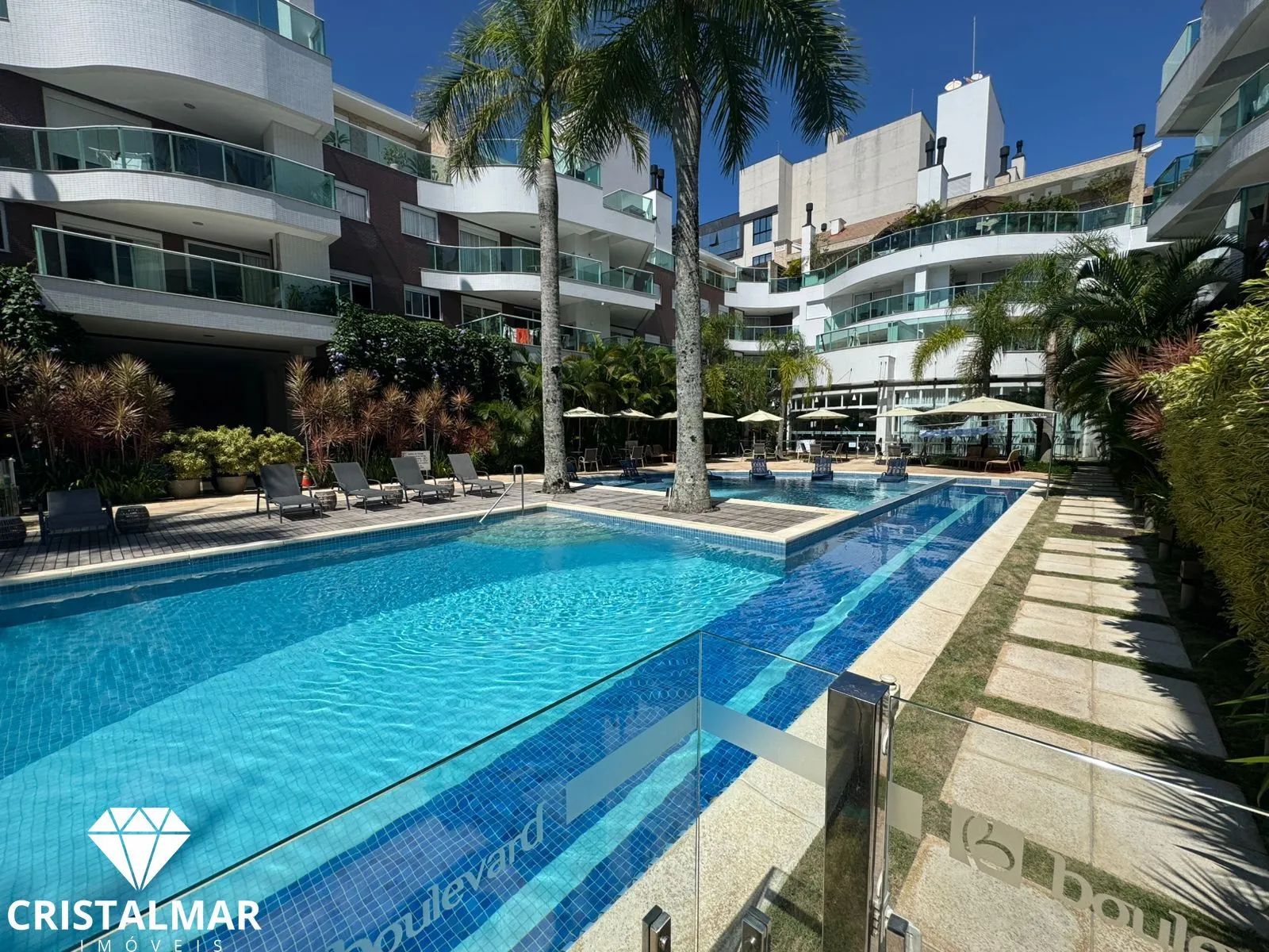 Vista mar no Boulevard Bombinhas 3 dormitórios mobiliado alto padrão - foto 1