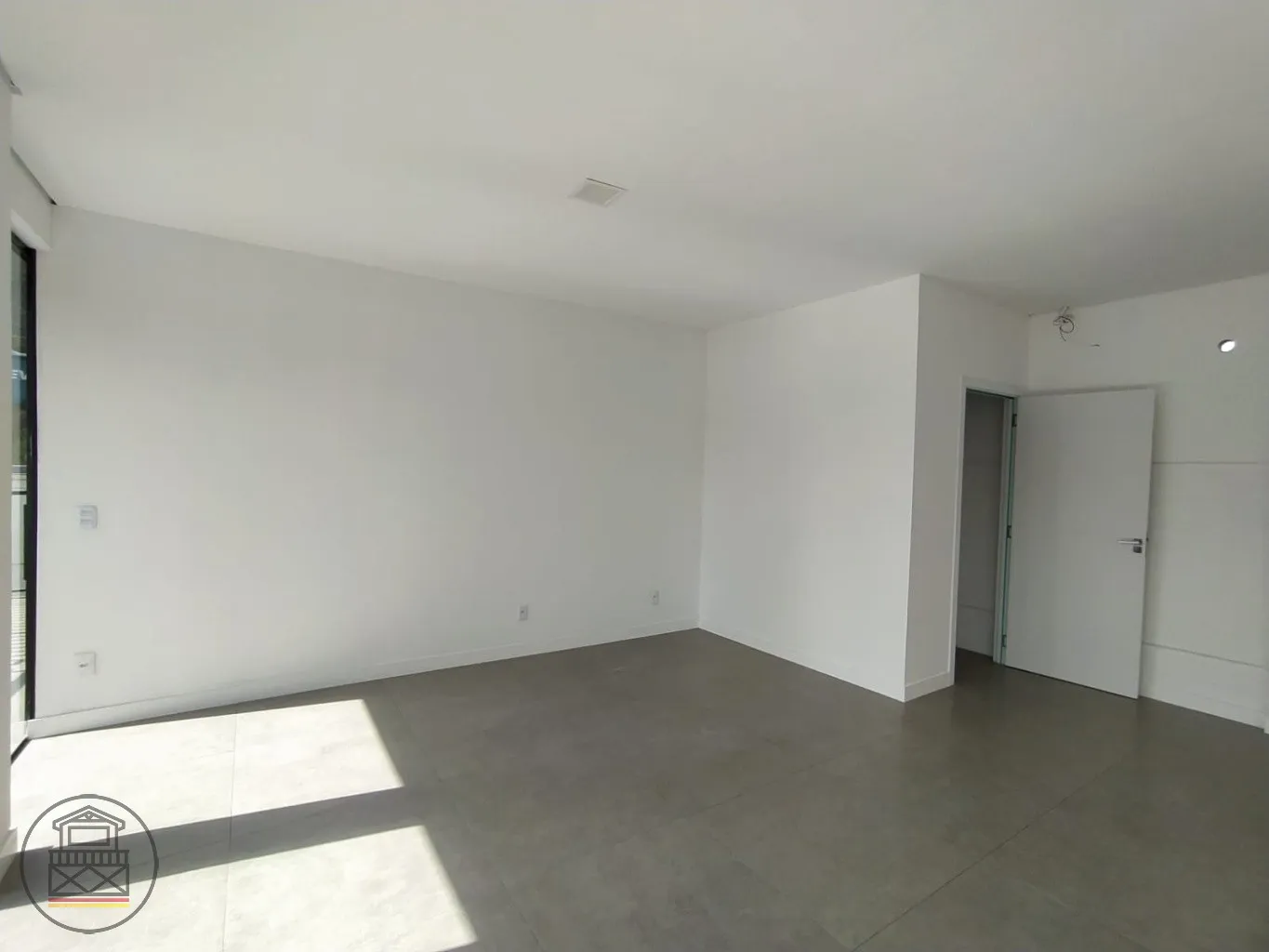 Empreendimento Comercial de Alto Padrão em Fase de Construção, Anexo ao Posto Peruzzo. — foto 2