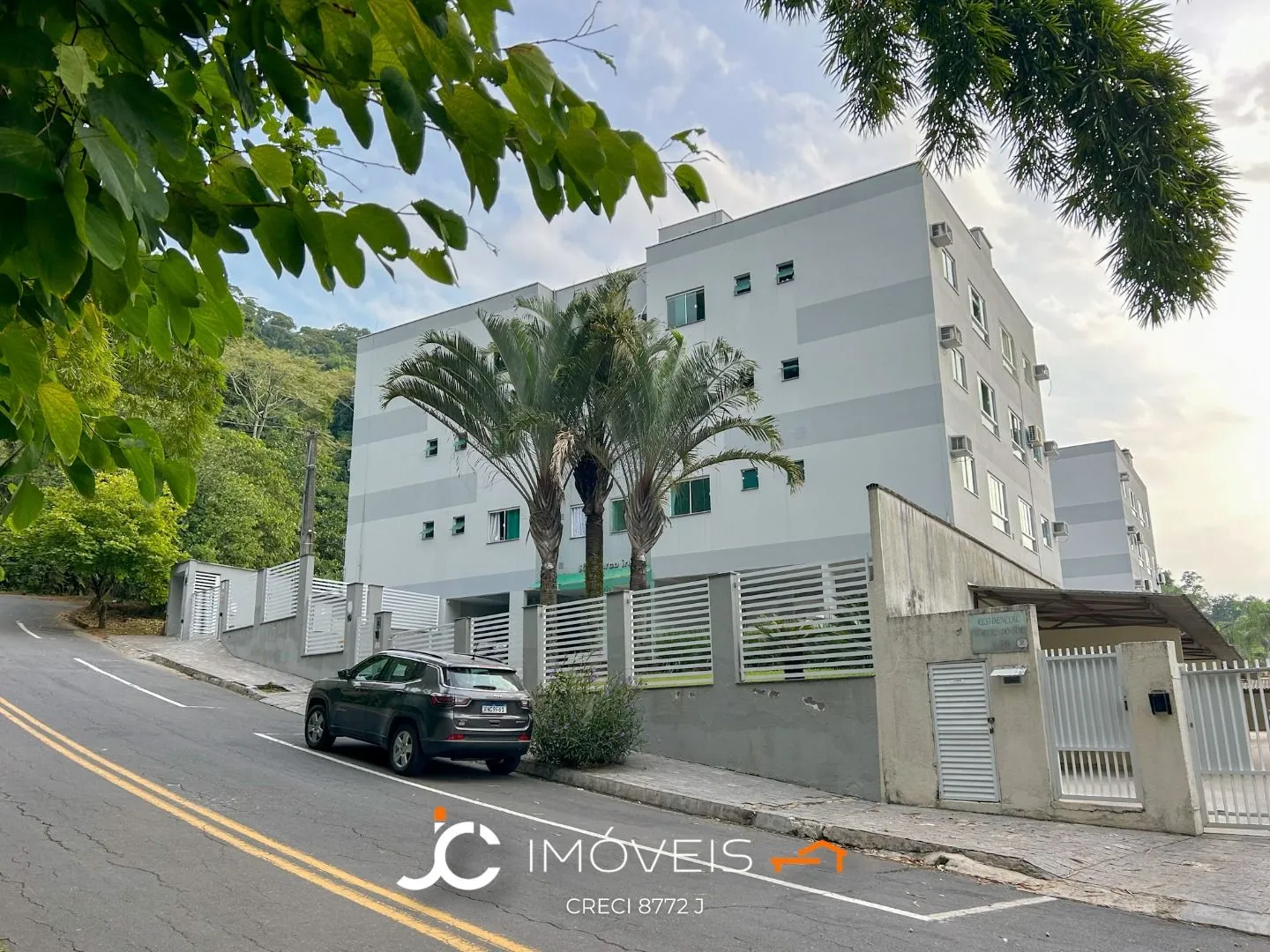 Apartamento dois dormitórios sendo uma suite - duas vagas cobertas mais box - Bela Vista — foto 2